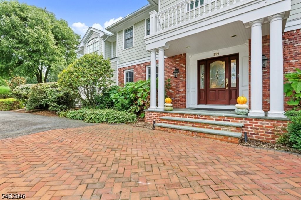359 Lakeview Dr, Wyckoff Twp., NJ 07481 — photo 2
