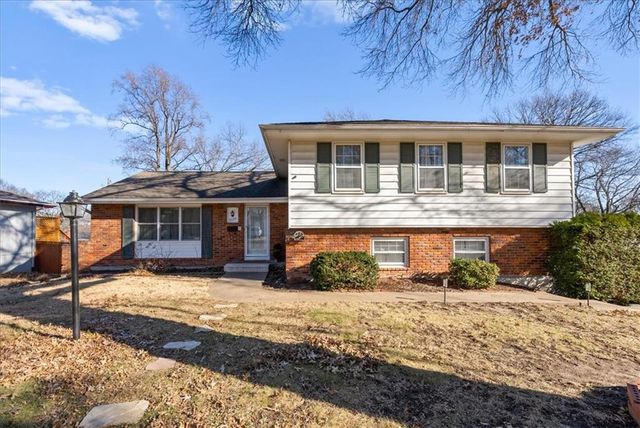 9229 Farley Lane, Overland Park, KS 66212