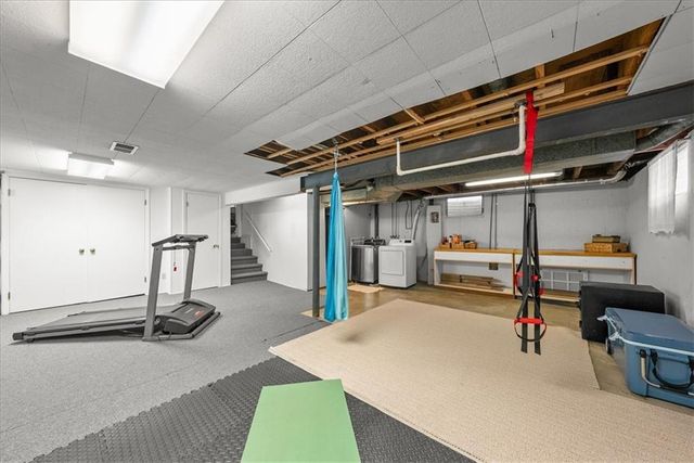 9229 Farley Lane, Overland Park, KS 66212