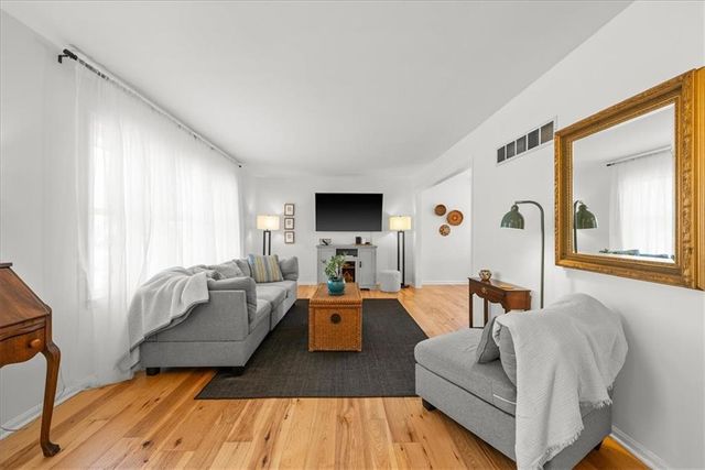 9229 Farley Lane, Overland Park, KS 66212