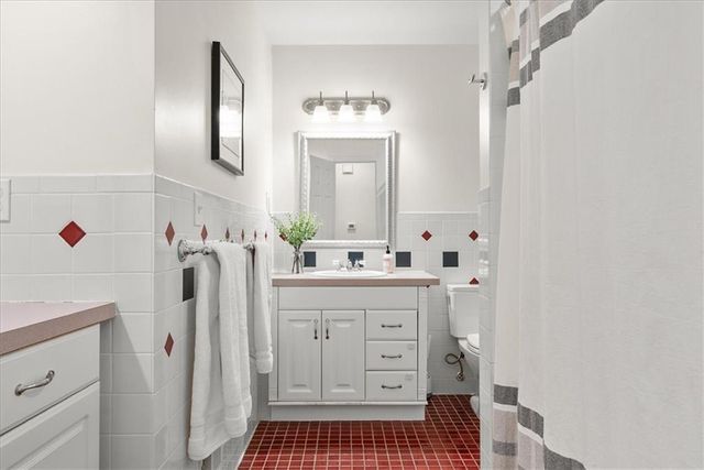 9229 Farley Lane, Overland Park, KS 66212