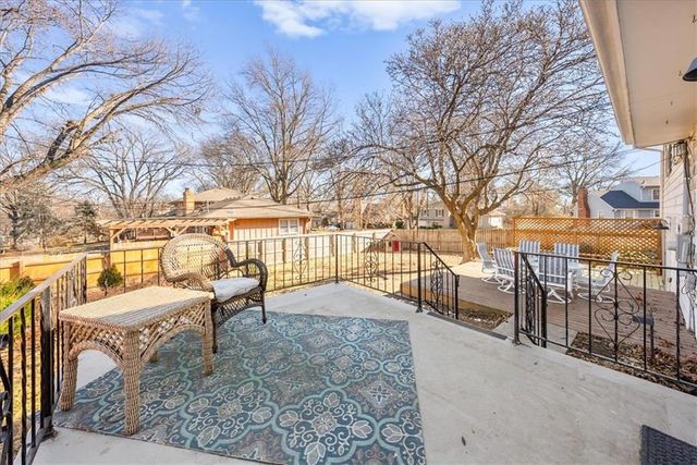 9229 Farley Lane, Overland Park, KS 66212