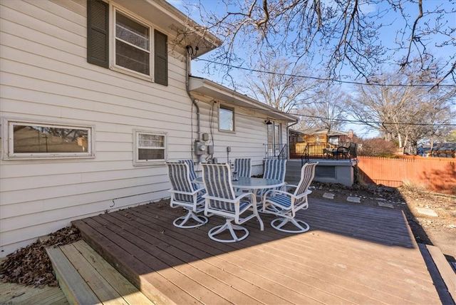 9229 Farley Lane, Overland Park, KS 66212