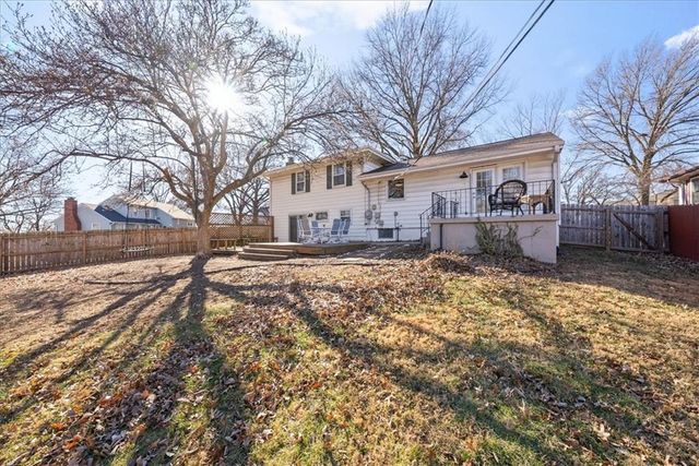 9229 Farley Lane, Overland Park, KS 66212