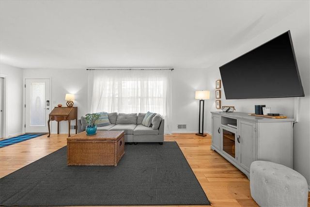 9229 Farley Lane, Overland Park, KS 66212