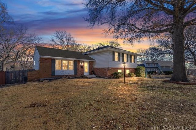 9229 Farley Lane, Overland Park, KS 66212