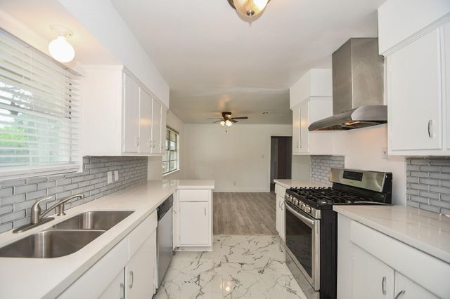 5330 Windswept Lane, Houston, TX 77056