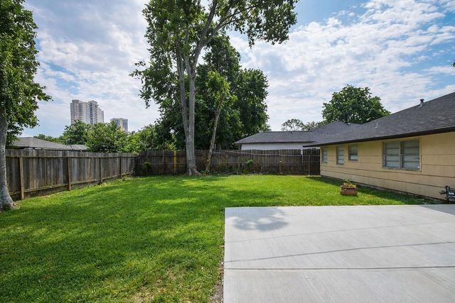 5330 Windswept Lane, Houston, TX 77056