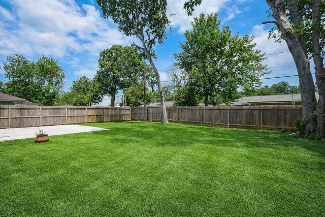 5330 Windswept Lane, Houston, TX 77056