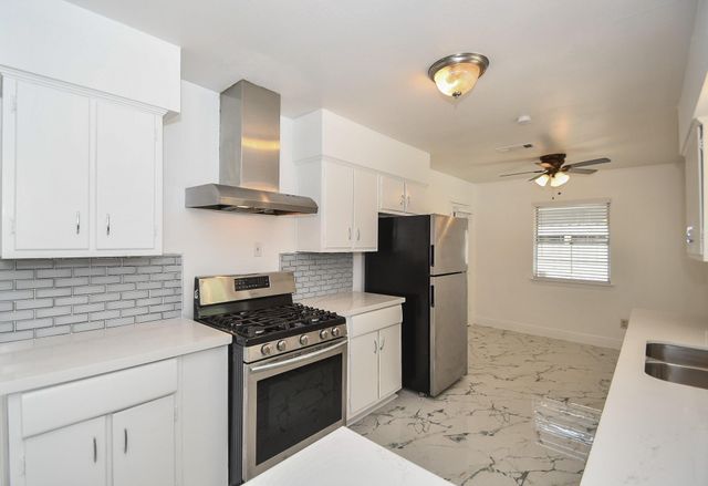 5330 Windswept Lane, Houston, TX 77056