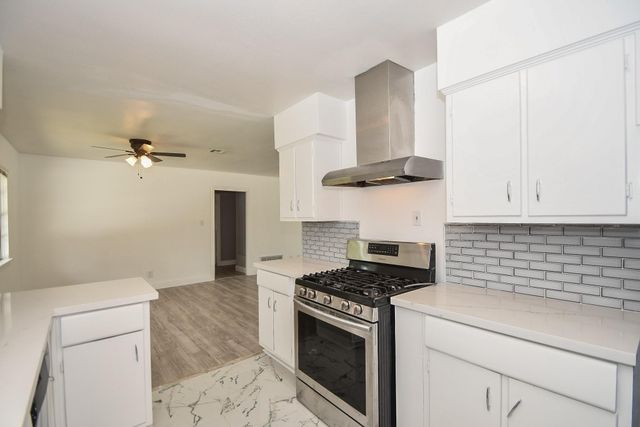 5330 Windswept Lane, Houston, TX 77056