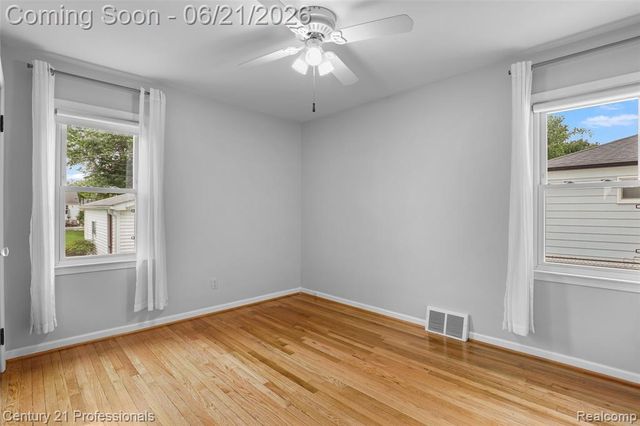 115 Gargantua Avenue, Clawson, MI 48017