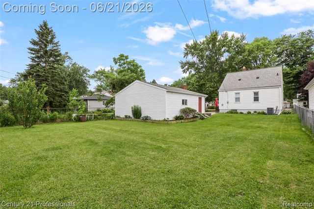 115 Gargantua Avenue, Clawson, MI 48017