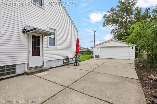 115 Gargantua Avenue, Clawson, MI 48017
