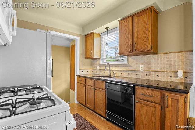 115 Gargantua Avenue, Clawson, MI 48017