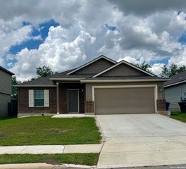 5539 PEARL VLY, San Antonio, TX 78242