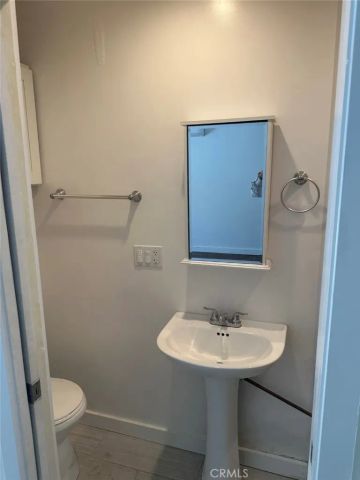 2174 N Beverly Glen, Los Angeles, CA 90077