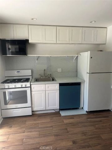 2174 N Beverly Glen, Los Angeles, CA 90077
