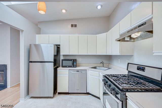 133 Rachel Ct, Franklin Twp., NJ 08823