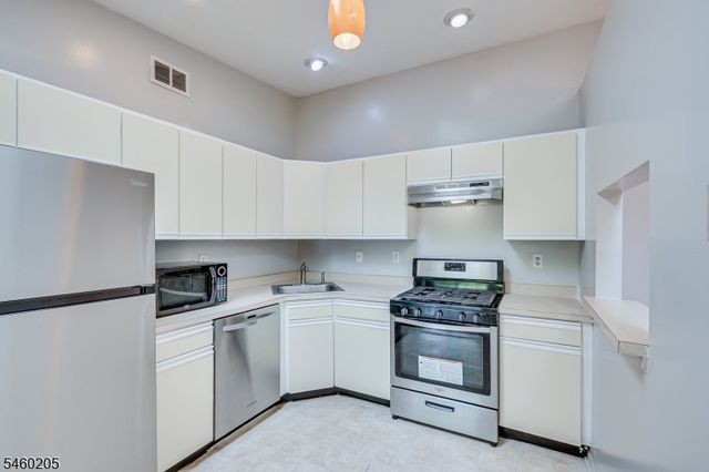 133 Rachel Ct, Franklin Twp., NJ 08823