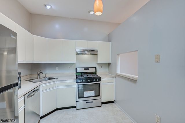 133 Rachel Ct, Franklin Twp., NJ 08823