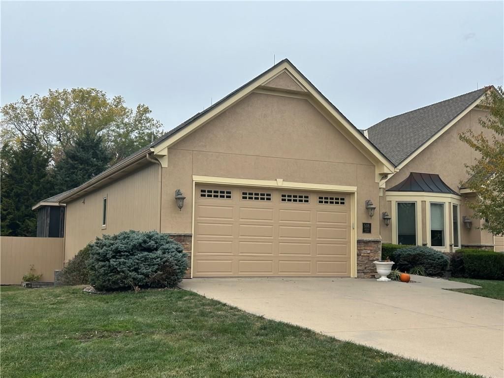 508 Ashurst Court, Lee's Summit, MO 64081