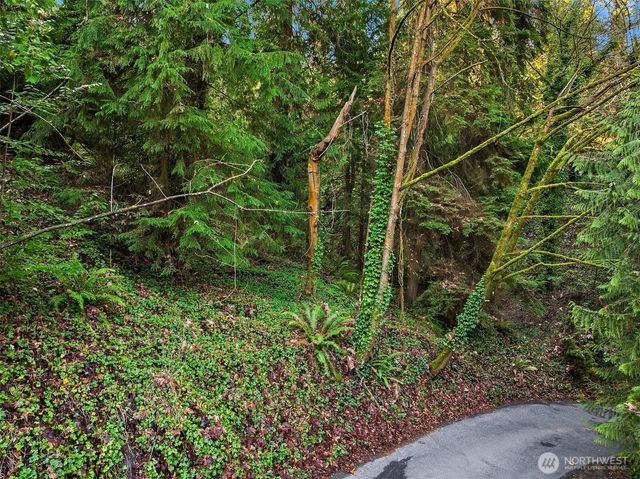 43 Fernbrook Drive, Mercer Island, WA 98040