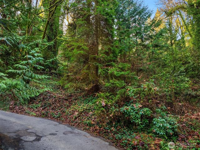 43 Fernbrook Drive, Mercer Island, WA 98040