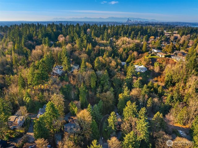 43 Fernbrook Drive, Mercer Island, WA 98040