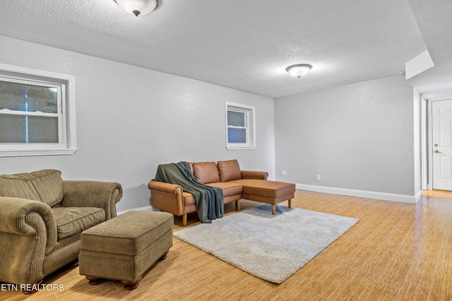 11909 Midhurst Drive, Knoxville, TN 37934