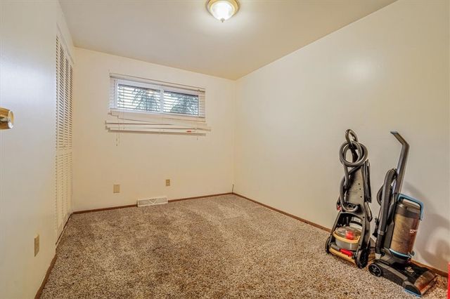 954 Ellen Dr, Baldwin Boro, PA 15227