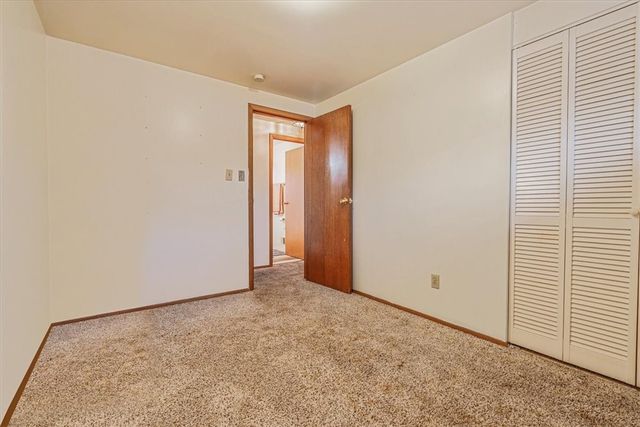 954 Ellen Dr, Baldwin Boro, PA 15227