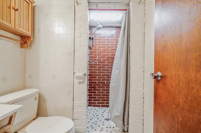 954 Ellen Dr, Baldwin Boro, PA 15227