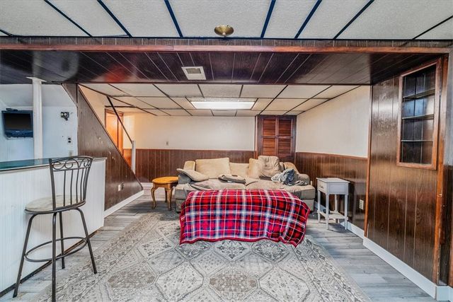 954 Ellen Dr, Baldwin Boro, PA 15227