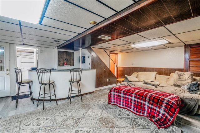 954 Ellen Dr, Baldwin Boro, PA 15227