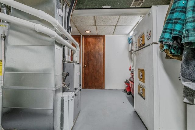 954 Ellen Dr, Baldwin Boro, PA 15227