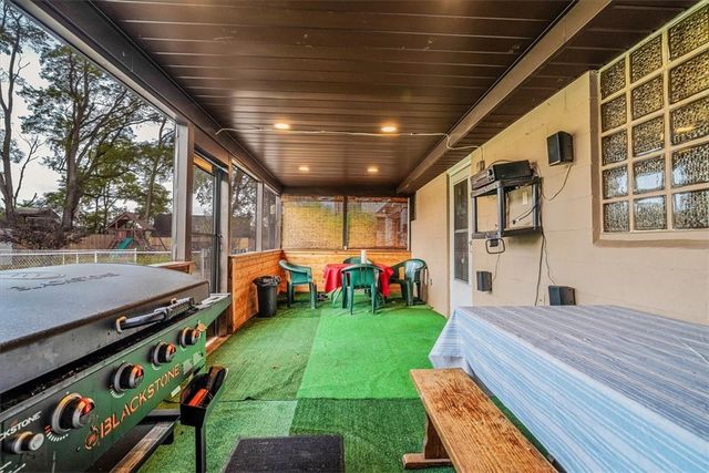 954 Ellen Dr, Baldwin Boro, PA 15227