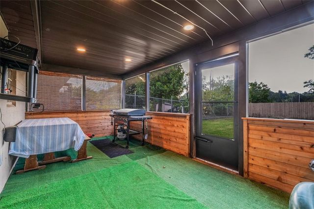 954 Ellen Dr, Baldwin Boro, PA 15227