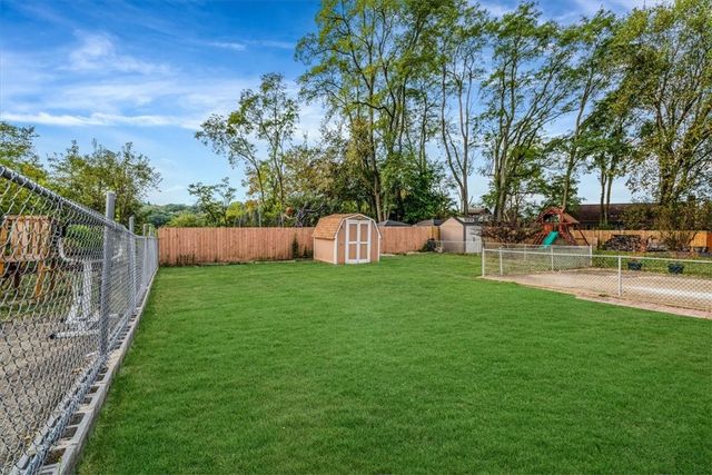 954 Ellen Dr, Baldwin Boro, PA 15227