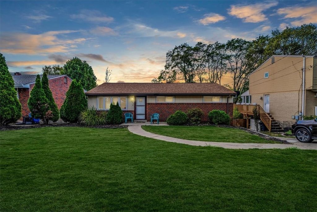 954 Ellen Dr, Baldwin Boro, PA 15227