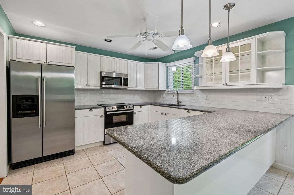 Image 10 of property listing at 434 PEACH CT, Annapolis, MD 21409