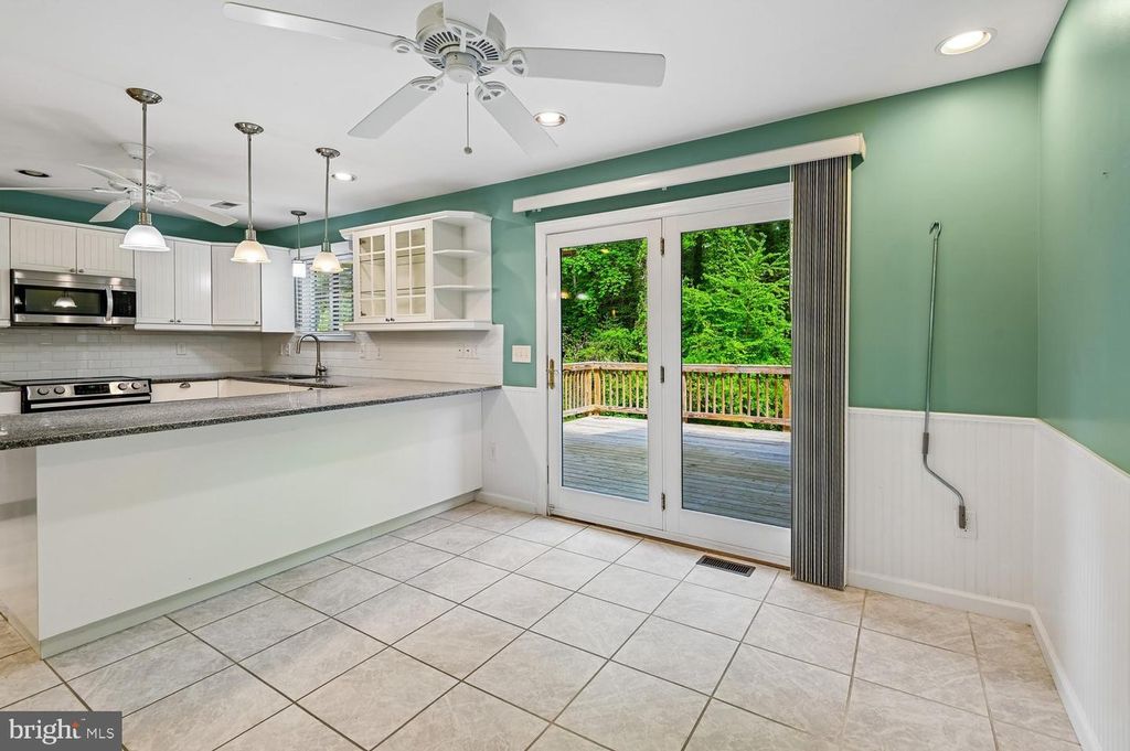 Image 13 of property listing at 434 PEACH CT, Annapolis, MD 21409