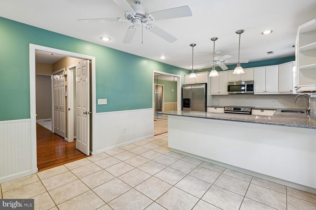 Image 14 of property listing at 434 PEACH CT, Annapolis, MD 21409