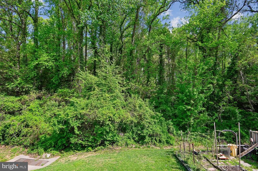 Image 3 of property listing at 434 PEACH CT, Annapolis, MD 21409