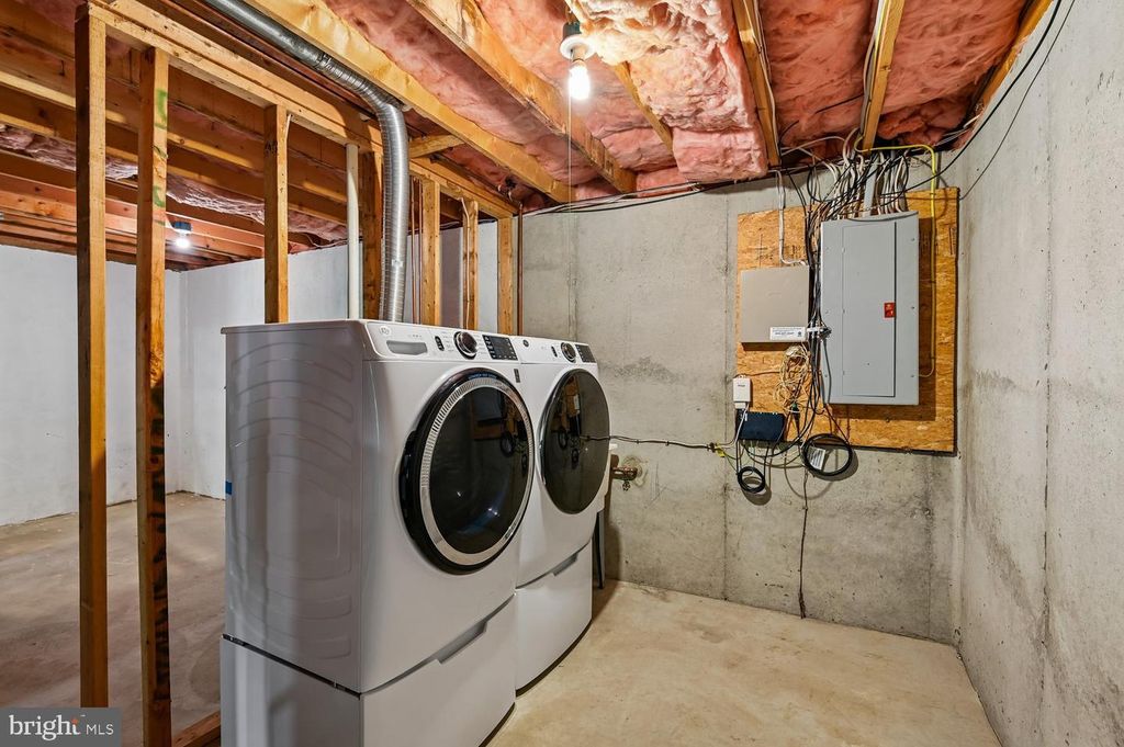 Image 40 of property listing at 434 PEACH CT, Annapolis, MD 21409