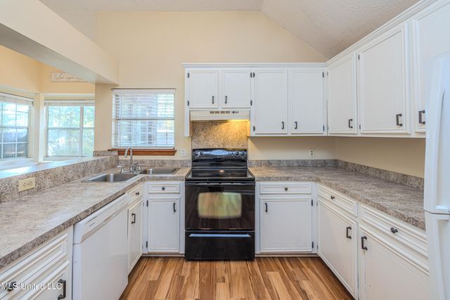 328 Indian Summer Lane, Clinton, MS 39056