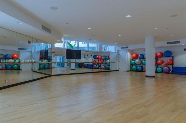 20281 E Country Club Drive 404, Aventura, FL 33180