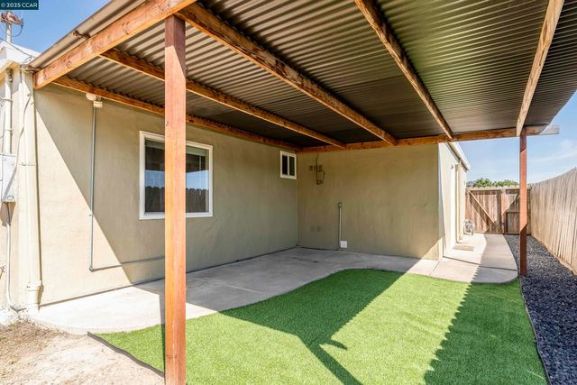 2843 Moyers Rd, Richmond, CA 94806