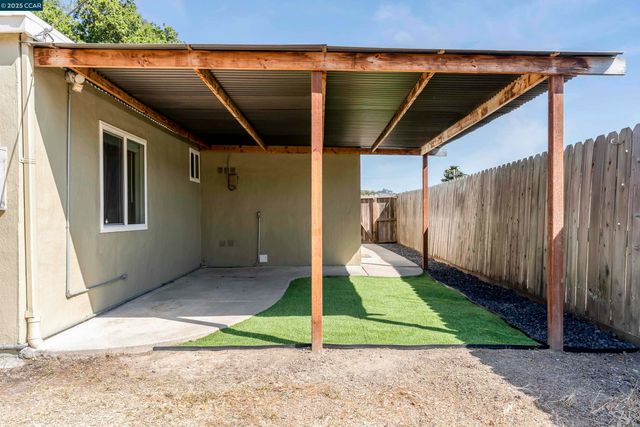 2843 Moyers Rd, Richmond, CA 94806