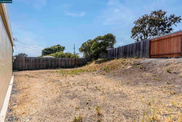 2843 Moyers Rd, Richmond, CA 94806